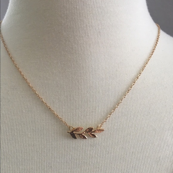 Poppy Dainty Gold Leaf Necklace - Picture 2 of 3
